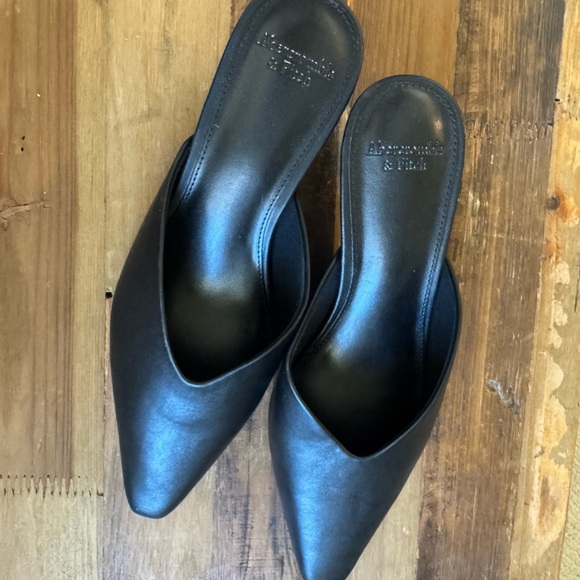 Abercrombie & Fitch Shoes - Abercrombie & Fitch Black Mules